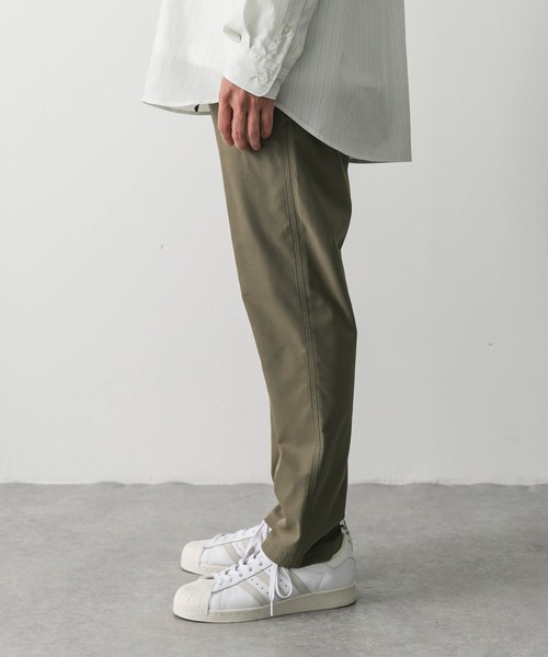URBAN RESEARCH DOORS（アーバンリサーチドアーズ）の「『撥水』『接触冷感』add fabrics イージートラウザー（その他パンツ・メンズ・ホワイト系その他/チャコールグレー/カーキ・MEDIUM/LARGE）」の5枚目の写真