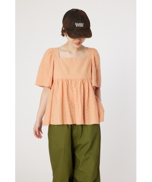 RODEO CROWNS WIDE BOWL（ロデオクラウンズワイドボウル）の「バックリボンフレアトップス（シャツ/ブラウス・レディース・オフホワイト/オレンジ系その他/ブラック・FREE）」の4枚目の写真