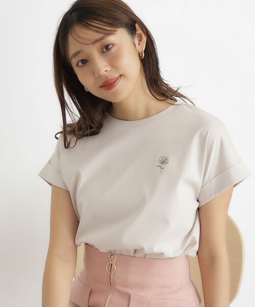 index(インデックス)の「◆《5color》UV ワンポイント刺繍デザインTシャツ【接触冷感/洗濯機洗い可】(Tシャツ/カットソー・レディース・ナチュラル/オフホワイト/ブラック/チャコールグレー/ライトブルー・36/38/40/42)」の4枚目の写真