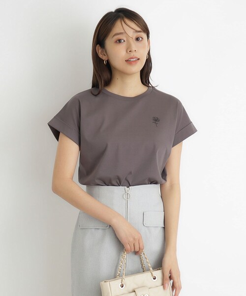 index(インデックス)の「◆《5color》UV ワンポイント刺繍デザインTシャツ【接触冷感/洗濯機洗い可】(Tシャツ/カットソー・レディース・ナチュラル/オフホワイト/ブラック/チャコールグレー/ライトブルー・36/38/40/42)」の1枚目の写真