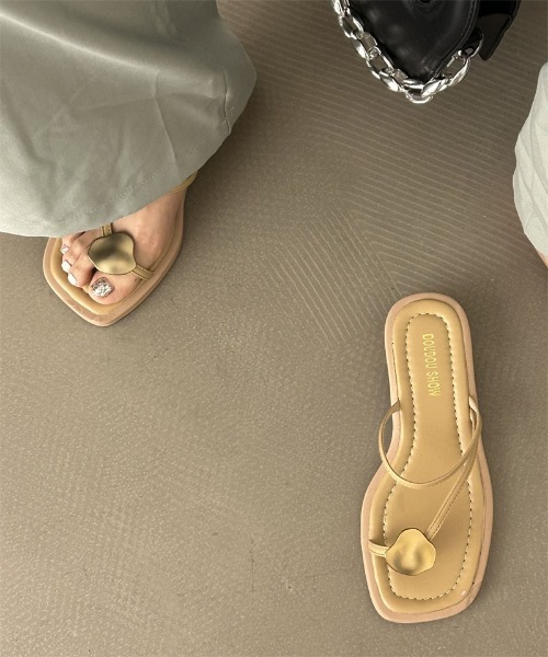 Ritzy（リッツィー）の「ゴールドポイント スクエアトゥ サンダル（サンダル・レディース・ブラック/ホワイト/ベージュ・22.5/23/23.5/24/24.5/25）」の5枚目の写真