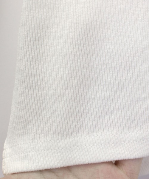 REMUR(レミュール)の「UネックカラーTシャツ(Tシャツ/カットソー・レディース・ブルーグリーン/マスタード/ピンク/グレー/オフホワイト/ブラック・M)」の7枚目の写真