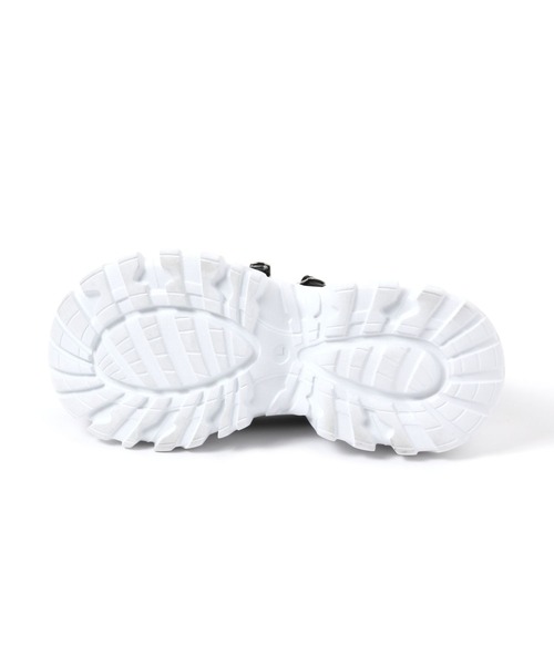 LAKOLE（ラコレ）の「クロスストラップスニーカー / 135008（スニーカー・レディース・シルバー/ブラック・MEDIUM/LARGE）」の6枚目の写真