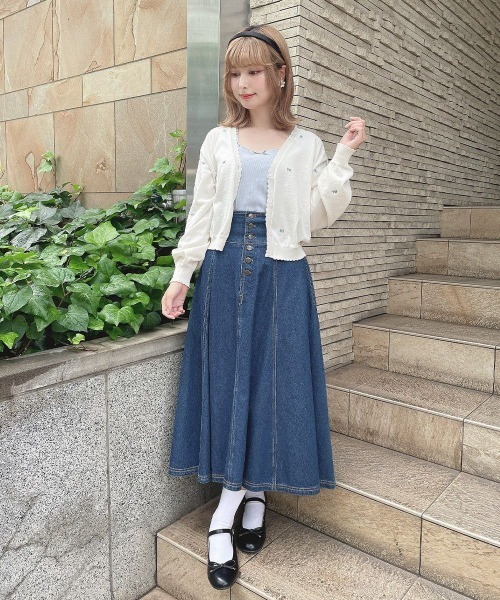 an another angelus（アンアナザーアンジェラス）の「【3サイズ展開】フロント釦デニムフレアースカート（デニムスカート・レディース・ブラック/インディゴブルー・0/2/1）」の4枚目の写真
