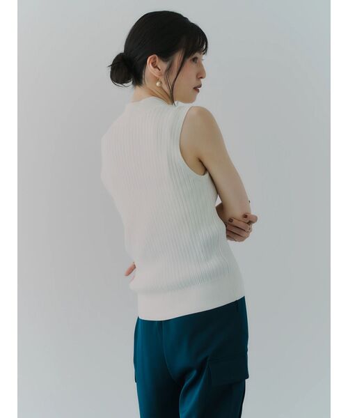 YECCA VECCA（イェッカヴェッカ）の「ハイネックノースリーブニット（ニット/セーター・レディース・ブラック/アイボリー/ダークブラウン・FREE）」の17枚目の写真