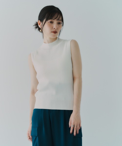 YECCA VECCA（イェッカヴェッカ）の「ハイネックノースリーブニット（ニット/セーター・レディース・ブラック/アイボリー/ダークブラウン・FREE）」の2枚目の写真