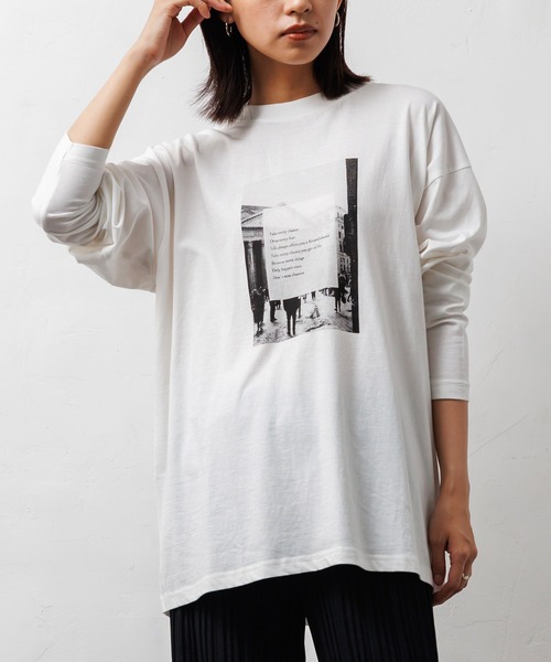 mili an deni（ミリアンデニ）の「フォトプリントロンT（Tシャツ/カットソー・レディース・ネイビー/ブラック/チャコールグレー/オフホワイト・L/M）」の2枚目の写真