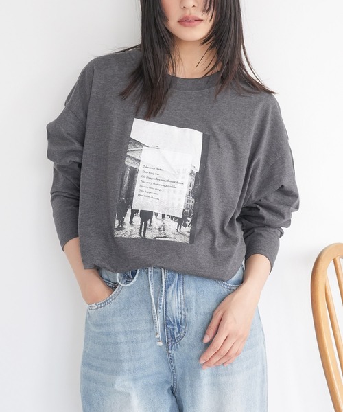 mili an deni（ミリアンデニ）の「フォトプリントロンT（Tシャツ/カットソー・レディース・ネイビー/ブラック/チャコールグレー/オフホワイト・L/M）」の3枚目の写真