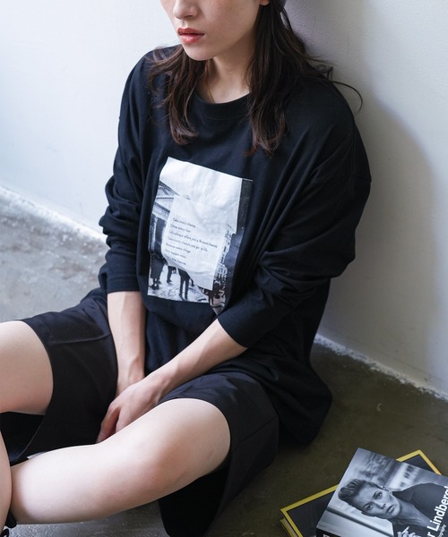 mili an deni（ミリアンデニ）の「フォトプリントロンT（Tシャツ/カットソー・レディース・ネイビー/ブラック/チャコールグレー/オフホワイト・L/M）」の9枚目の写真