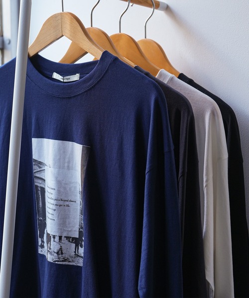 mili an deni（ミリアンデニ）の「フォトプリントロンT（Tシャツ/カットソー・レディース・ネイビー/ブラック/チャコールグレー/オフホワイト・L/M）」の18枚目の写真