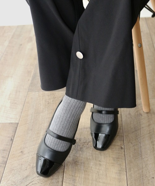 Fin（フィン）の「トゥキャップストラップフラットシューズ【低反発スポンジ入り】（パンプス・レディース・ベージュ/ブラック/シルバー・22.5cm/23cm/23.5cm/24cm/24.5cm）」の22枚目の写真