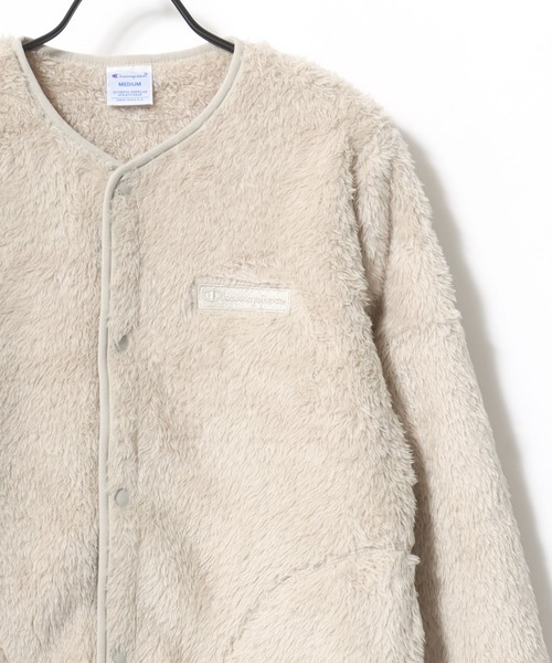 Champion(チャンピオン)の「Champion/チャンピオン Sherpa Fleece Snap Jacket/シェルパフリース ロゴ ワンポイント刺繍 スナップ ジャケット/ボアジャケット/ノーカラージャケット/レディース(ノーカラージャケット・レディース・グレイッシュベージュ/ブラック・M/L)」の2枚目の写真