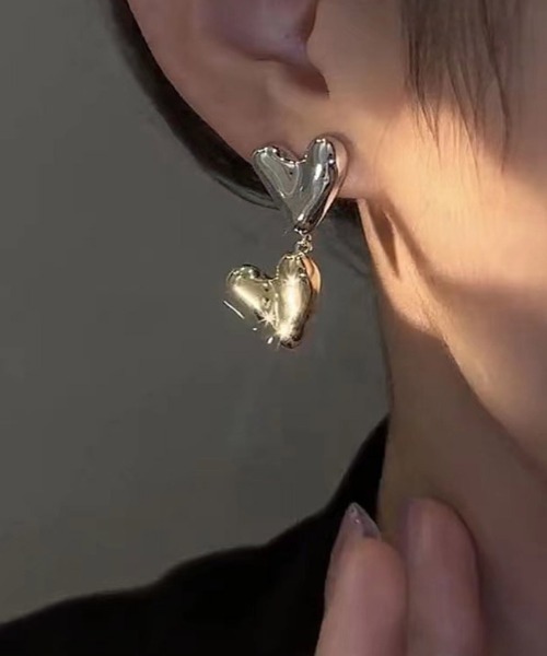 Mayree(メイリー)の「【resonance】ハートモチーフ シルバー×ゴールド アシンメトリー ピアス(ピアス(両耳用)・レディース・シルバー×ゴールド・FREE)」の3枚目の写真