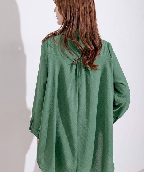Jayro（ジャイロ）の「スキッパーVネックシャツブラウス（シャツ/ブラウス・レディース・ブルー/ブラック/グリーン/レッド/ネイビー・FREE）」の14枚目の写真