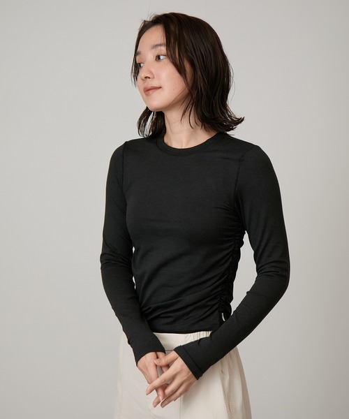 Vuori（ヴオリ）の「＜NERGY限定販売＞【VUORI】VUORI L/S Ruched Halo ハロールーシュ長袖Tシャツ（Tシャツ/カットソー・レディース・ライトグレー/ブラック系その他・S）」の5枚目の写真