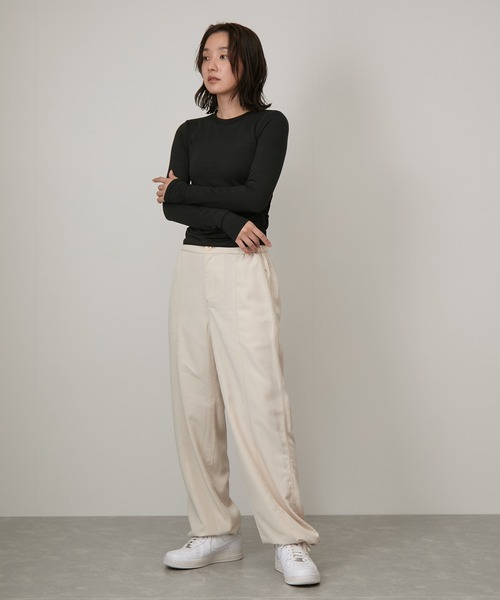 Vuori（ヴオリ）の「＜NERGY限定販売＞【VUORI】VUORI L/S Ruched Halo ハロールーシュ長袖Tシャツ（Tシャツ/カットソー・レディース・ライトグレー/ブラック系その他・S）」の10枚目の写真