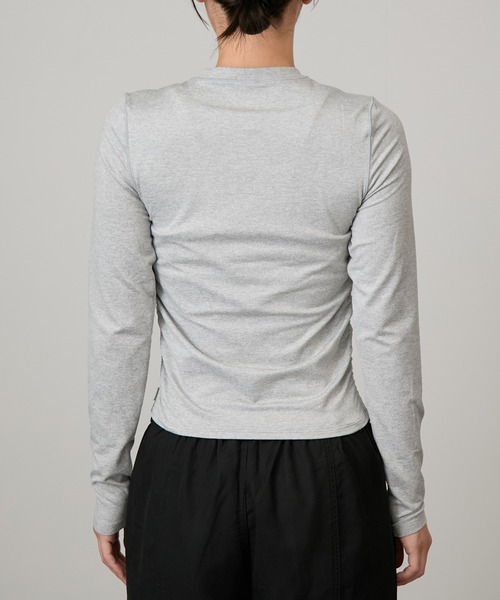 Vuori（ヴオリ）の「＜NERGY限定販売＞【VUORI】VUORI L/S Ruched Halo ハロールーシュ長袖Tシャツ（Tシャツ/カットソー・レディース・ライトグレー/ブラック系その他・S）」の13枚目の写真