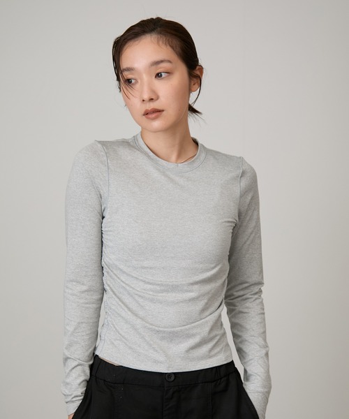 Vuori（ヴオリ）の「＜NERGY限定販売＞【VUORI】VUORI L/S Ruched Halo ハロールーシュ長袖Tシャツ（Tシャツ/カットソー・レディース・ライトグレー/ブラック系その他・S）」の18枚目の写真