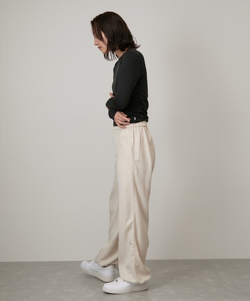 Vuori（ヴオリ）の「＜NERGY限定販売＞【VUORI】VUORI L/S Ruched Halo ハロールーシュ長袖Tシャツ（Tシャツ/カットソー・レディース・ライトグレー/ブラック系その他・S）」の20枚目の写真