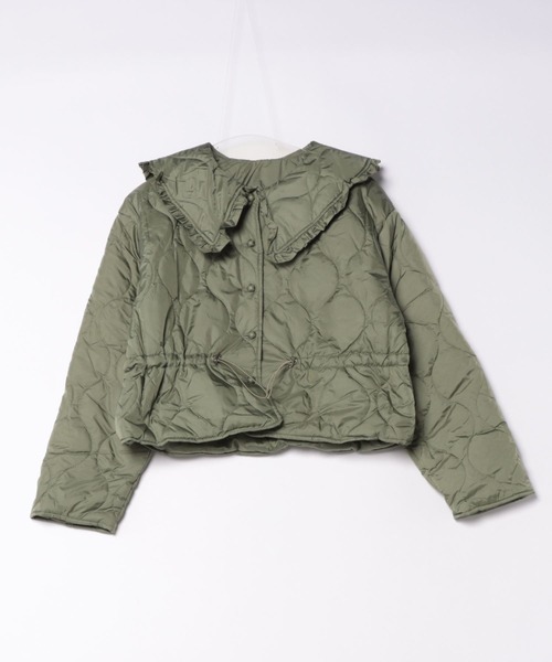 LOSUCA（ロスカ）の「フリルセーラーカラーキルティングライトダウン ショートブルゾン / 軽量 調整ゴム付き フリル カスケード キルティング ショート丈  ナチュラル レトロ ヴィンテージ シティガール（ダウンジャケット/コート・レディース・カーキ/ブラック・FREE）」の10枚目の写真
