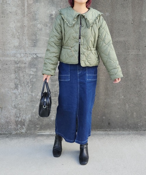 LOSUCA（ロスカ）の「フリルセーラーカラーキルティングライトダウン ショートブルゾン / 軽量 調整ゴム付き フリル カスケード キルティング ショート丈  ナチュラル レトロ ヴィンテージ シティガール（ダウンジャケット/コート・レディース・カーキ/ブラック・FREE）」の5枚目の写真