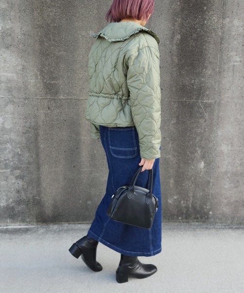 LOSUCA（ロスカ）の「フリルセーラーカラーキルティングライトダウン ショートブルゾン / 軽量 調整ゴム付き フリル カスケード キルティング ショート丈  ナチュラル レトロ ヴィンテージ シティガール（ダウンジャケット/コート・レディース・カーキ/ブラック・FREE）」の7枚目の写真