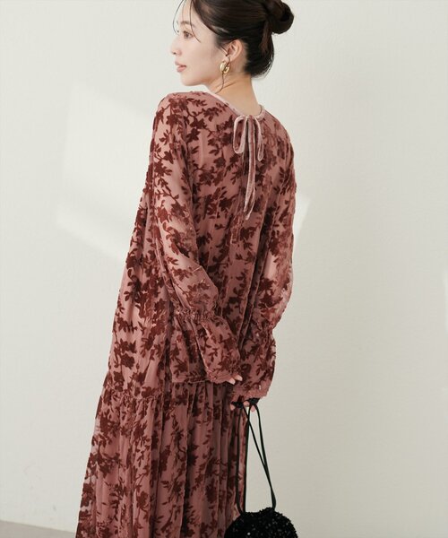 natural couture（ナチュラルクチュール）の「シアーベロア花柄
