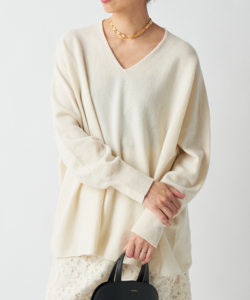 IENA(イエナ)の「Fine ニュージーウール ニュアンス Vプルオーバー(ニット/セーター・レディース・グレー/チョコ/ホワイト/ベージュ・FREE)」の15枚目の写真