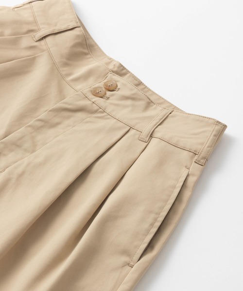 ABBEY MARKET(アビーマーケット)の「【lalagom】タックハーフパンツ(チノパンツ・レディース・ベージュ/ブラック・MEDIUM/SMALL)」の5枚目の写真
