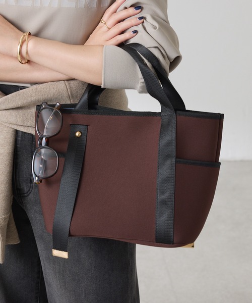 PAPILLONNER（パピヨネ）の「WETダブルポケットトート/Sサイズ（トートバッグ・レディース・ブラック/チャコールグレー/ブラウン・FREE）」の5枚目の写真