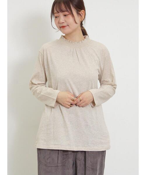 Samansa Mos2(サマンサ モスモス)の「【保湿加工】襟スモッキングカットソー(Tシャツ/カットソー・レディース・キナリ/オフホワイト/ブルー/ブラック・F)」の2枚目の写真