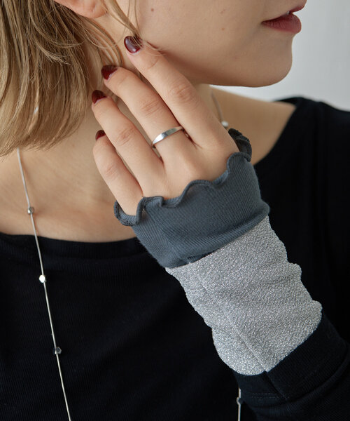 ear PAPILLONNER（イアパピヨネ）の「《金属アレルギー対応/ステンレス》イニシャル細リング（リング・レディース・ゴールド系その他/ゴールド系その他2/シルバー系その他2/シルバー系その他・14）」の9枚目の写真