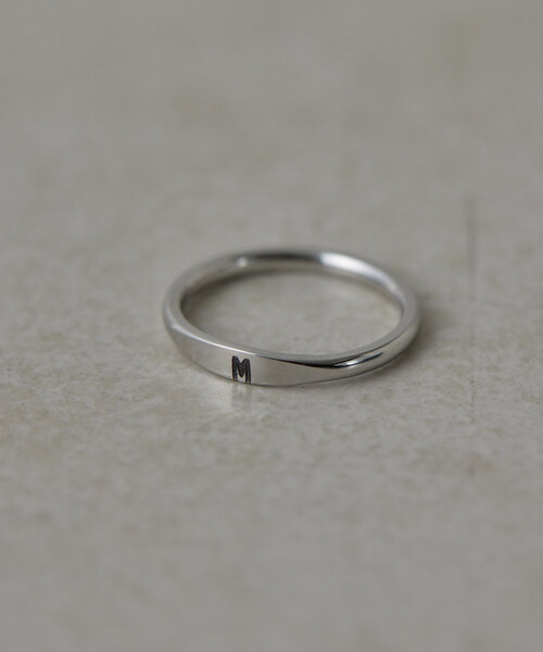 ear PAPILLONNER（イアパピヨネ）の「《金属アレルギー対応/ステンレス》イニシャル細リング（リング・レディース・ゴールド系その他/ゴールド系その他2/シルバー系その他2/シルバー系その他・14）」の11枚目の写真
