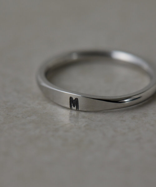 ear PAPILLONNER（イアパピヨネ）の「《金属アレルギー対応/ステンレス》イニシャル細リング（リング・レディース・ゴールド系その他/ゴールド系その他2/シルバー系その他2/シルバー系その他・14）」の12枚目の写真