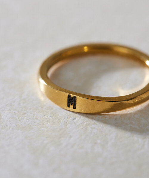 ear PAPILLONNER（イアパピヨネ）の「《金属アレルギー対応/ステンレス》イニシャル細リング（リング・レディース・ゴールド系その他/ゴールド系その他2/シルバー系その他2/シルバー系その他・14）」の20枚目の写真