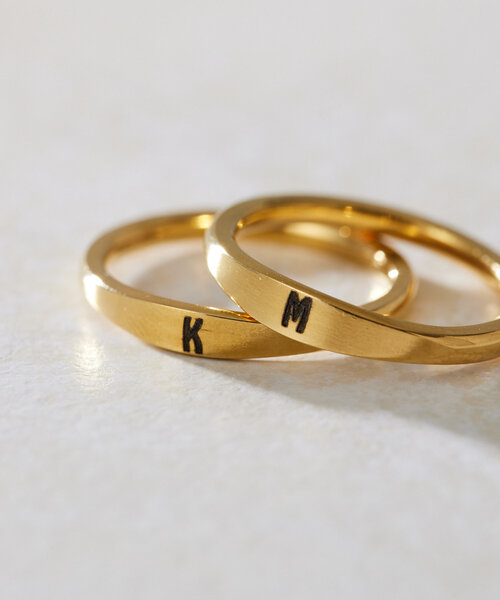 ear PAPILLONNER（イアパピヨネ）の「《金属アレルギー対応/ステンレス》イニシャル細リング（リング・レディース・ゴールド系その他/ゴールド系その他2/シルバー系その他2/シルバー系その他・14）」の5枚目の写真