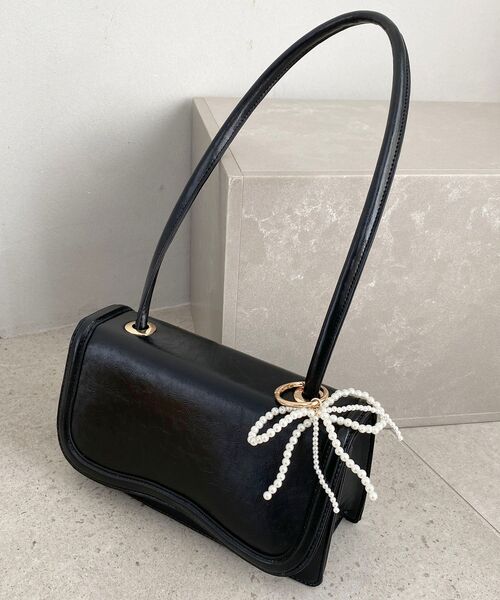 MAJESTIC LEGON(マジェスティックレゴン)の「チャームセットワンハンドルバッグ(ハンドバッグ・レディース・ブラック/アイボリー/イエロー/ピンク・FREE)」の19枚目の写真