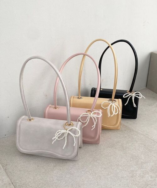 MAJESTIC LEGON(マジェスティックレゴン)の「チャームセットワンハンドルバッグ(ハンドバッグ・レディース・ブラック/アイボリー/イエロー/ピンク・FREE)」の18枚目の写真