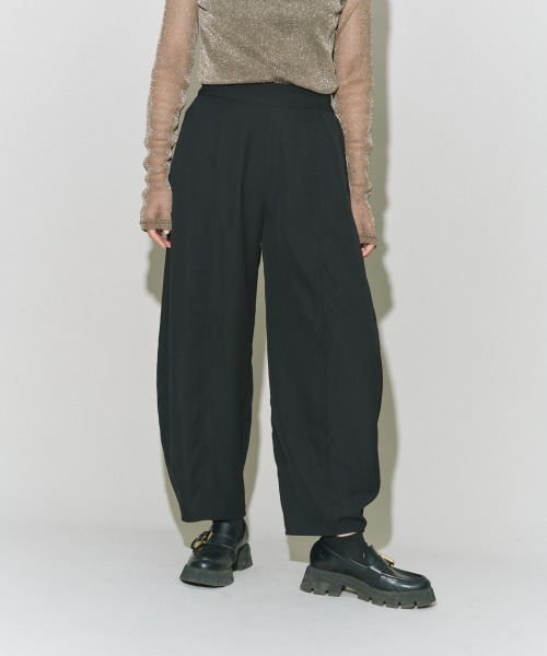 terrace(テラス)の「フルーエントカーブパンツ(その他パンツ・レディース・ブラック/オリーブ/ホワイト/グレー・MEDIUM)」の8枚目の写真