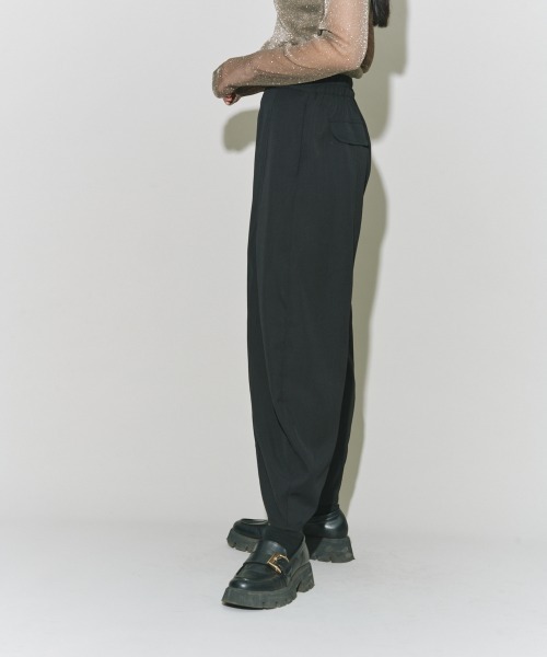 terrace(テラス)の「フルーエントカーブパンツ(その他パンツ・レディース・ブラック/オリーブ/ホワイト/グレー・MEDIUM)」の9枚目の写真