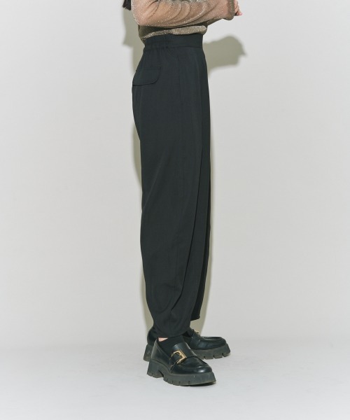 terrace(テラス)の「フルーエントカーブパンツ(その他パンツ・レディース・ブラック/オリーブ/ホワイト/グレー・MEDIUM)」の11枚目の写真