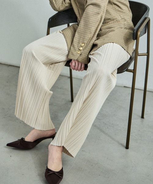 Fashion Letter(ファッションレター)の「プリーツイージーパンツ(その他パンツ・レディース・グリーン/ブラック/グレイッシュベージュ/アイボリー/チャコール/パープル/イエロー・L/M)」の4枚目の写真