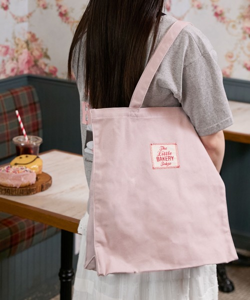 forksy.（フォルクシー）の「【The Little BAKERY TOKYO × forksy.】ワンポイントロゴ キャンバストートバッグ（トートバッグ・レディース・オフホワイト/スモークピンク/ネイビー・FREE）」の3枚目の写真