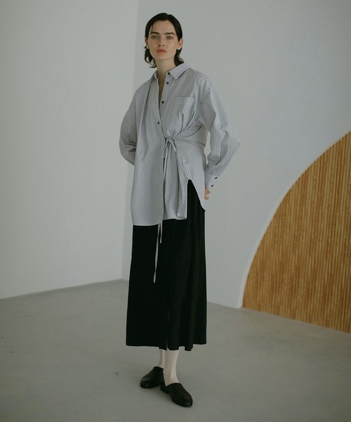 MANOF(マノフ)の「LAYER SHIRT ONE PIECE(ワンピース・レディース・ライトブルー/ブラック/ストライプ・M/S)」の3枚目の写真