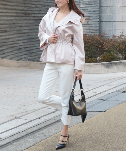 AMBIENT(アンビエント)の「サテンドローストリングフードブルゾン(ブルゾン・レディース・ホワイト/ピンクベージュ/ブラック・FREE)」の12枚目の写真