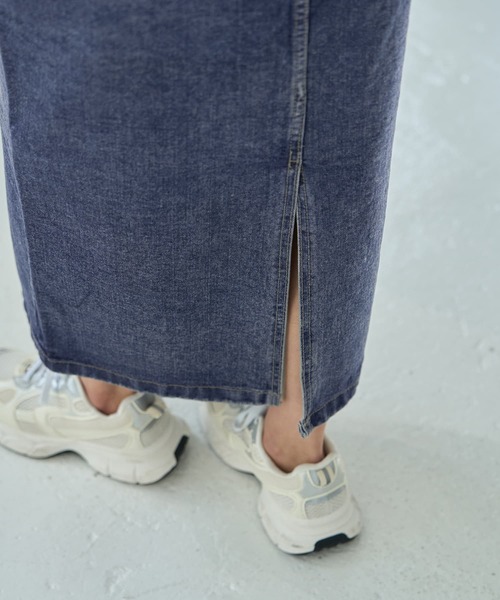 STYLE DELI（スタイルデリ）の「ブリーチデニムIラインスカート（デニムスカート・レディース・ライトブルー・MEDIUM/SMALL/LARGE）」の4枚目の写真