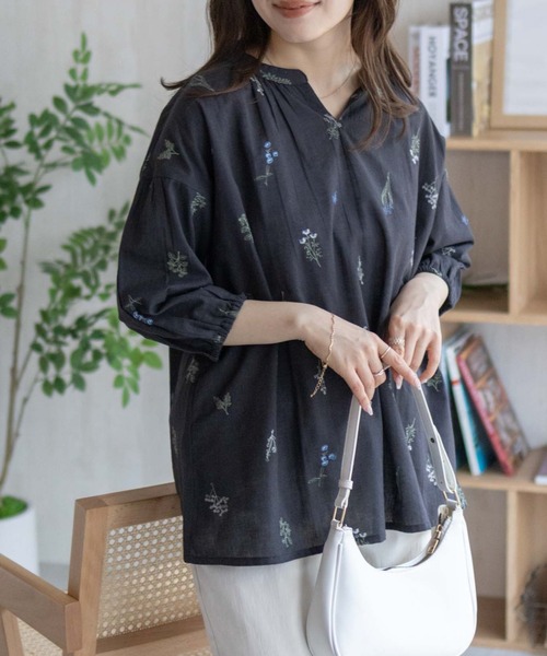 Howdy Marie(ハウディ―マリー)の「Howdy Marie 綿麻刺繍プルオーバー(シャツ/ブラウス・レディース・オフホワイト/スミクロ・M/L)」の6枚目の写真