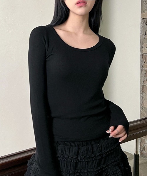 4INT.(フォイント)の「【定番アイテム / スリムフィット】 Uネック ベーシック 長袖 インナー リブ Tシャツ(Tシャツ/カットソー・レディース・スカイブルー/ブラック/ホワイト/ベージュ・FREE)」の4枚目の写真