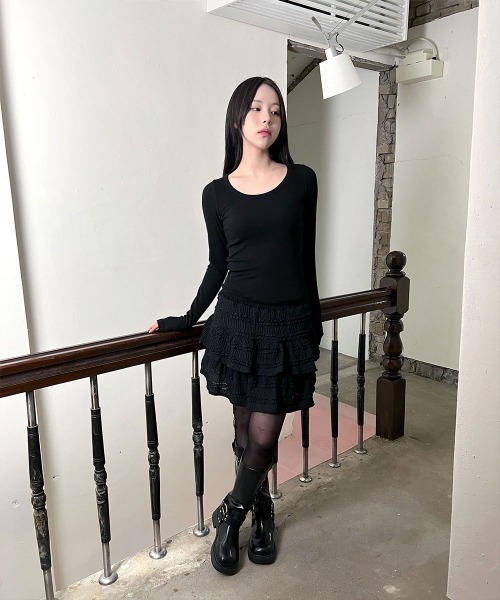 4INT.(フォイント)の「【定番アイテム / スリムフィット】 Uネック ベーシック 長袖 インナー リブ Tシャツ(Tシャツ/カットソー・レディース・スカイブルー/ブラック/ホワイト/ベージュ・FREE)」の17枚目の写真