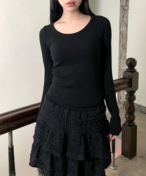 4INT.(フォイント)の「【定番アイテム / スリムフィット】 Uネック ベーシック 長袖 インナー リブ Tシャツ(Tシャツ/カットソー・レディース・スカイブルー/ブラック/ホワイト/ベージュ・FREE)」の18枚目の写真